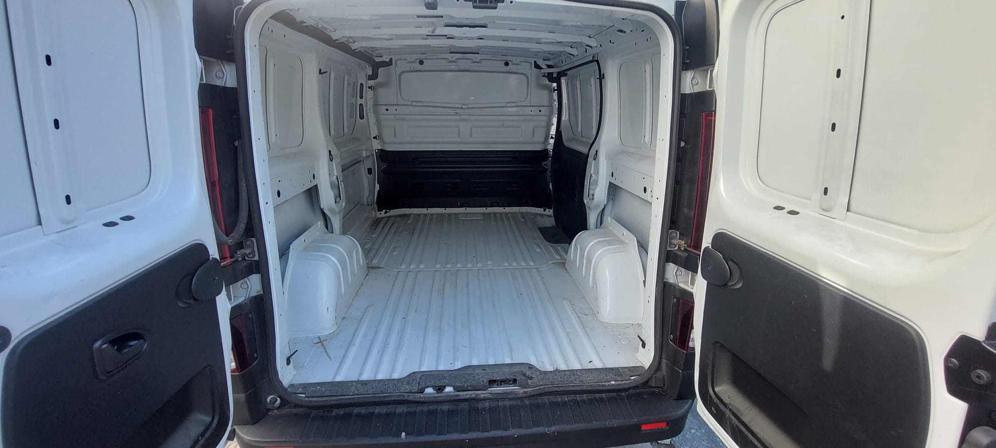 Renault Trafic 2.0 120cv miniatura 5